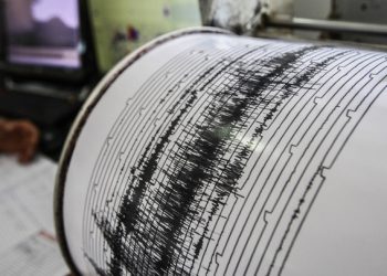 November 15, 2017 - Karo, North Sumatra, Indonesia - A seismograph recording volcanic activity of mount Sinabung at an observation center in Karo, North Sumatra on November 14, 2017. Mount Sinabung roared back to life in 2010 for the first time in 400 years, after another period of inactivity it erupted once more in 2013, and has remained highly active since. (Credit Image: Global Look Press via ZUMA Press)